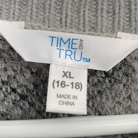 Time and Tru Gray Black Leopard Cheetah Print Fuzzy Sweater - Picture 7 of 7